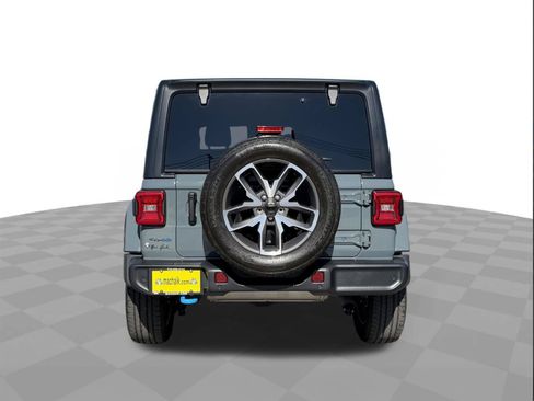 Used 2024 Jeep Wrangler Unlimited w/ Convenience Group AWD/4WD image 4