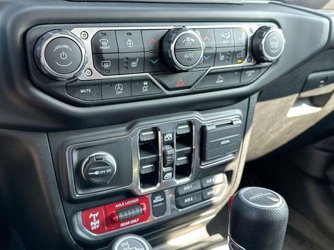 Used 2023 Jeep Gladiator Mojave w/ Cold Weather Group image 32