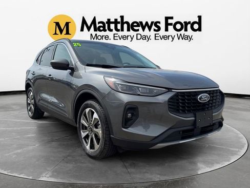Used 2025 Ford Escape Platinum image 7