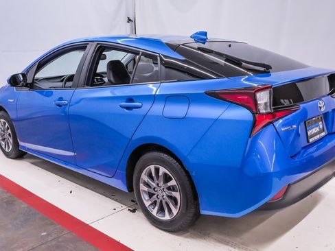 Used 2020 Toyota Prius XLE image 7