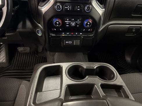 Used 2022 Chevrolet Silverado 1500 LT AWD/4WD image 17