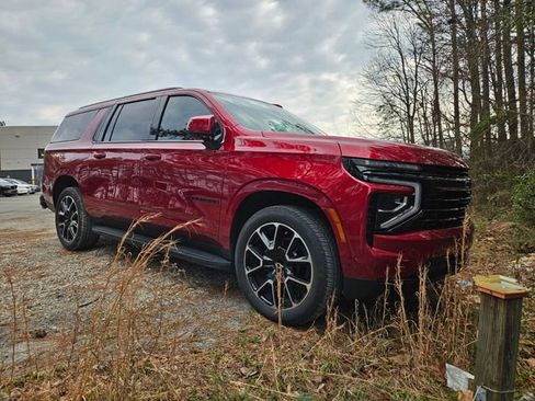 Used 2025 Chevrolet Suburban RST w/ Comfort Package image 7