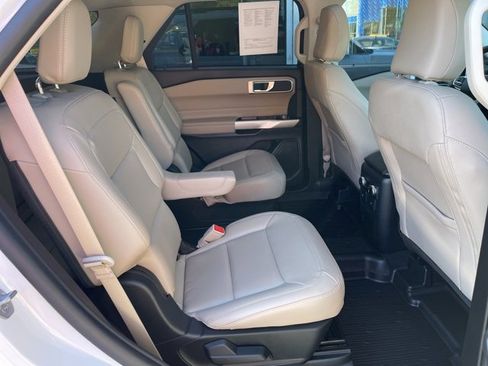 Used 2023 Ford Explorer XLT w/ Equipment Group 202A image 10