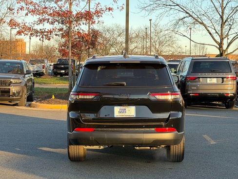 New 2025 Jeep Grand Cherokee L Altitude image 8