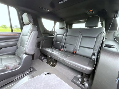 Used 2021 Chevrolet Suburban Premier w/ Premium Package AWD/4WD image 20