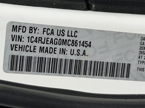 Used 2021 Jeep Grand Cherokee Laredo X image 28