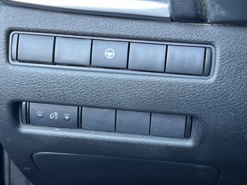 Used 2022 Nissan Rogue SV image 33