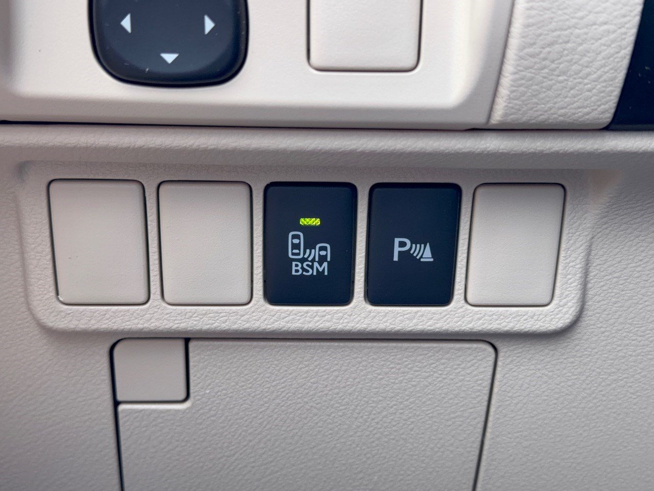 Used 2013 Lexus ES 300h w/ Luxury Pkg FWD image 31