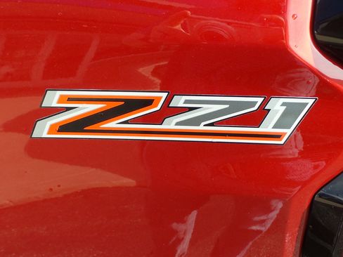 Used 2024 Chevrolet Colorado Z71 w/ Z71 Convenience Package 2 image 8