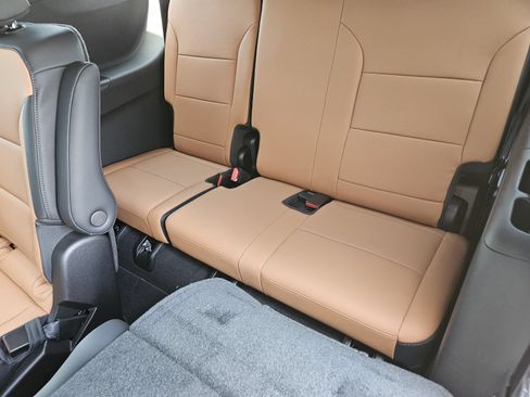 New 2027 Chevrolet Traverse Z71 w/ Driver Confidence Package AWD/4WD image 29