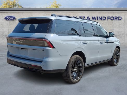 Used 2025 Lincoln Navigator Reserve w/ Jet Appearance Package AWD/4WD image 6