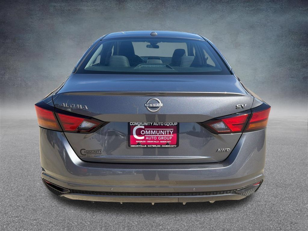 Used 2024 Nissan Altima 2.5 SV AWD/4WD image 4