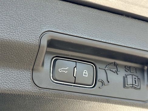 Used 2023 Ford Explorer Limited image 8