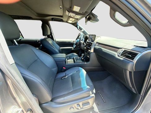 Used 2022 Lexus GX 460 Luxury w/ Accessory Package AWD/4WD image 16