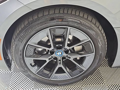 Used 2023 BMW i4 eDrive40 RWD image 10