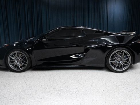 Used 2024 Chevrolet Corvette Z06 RWD image 8
