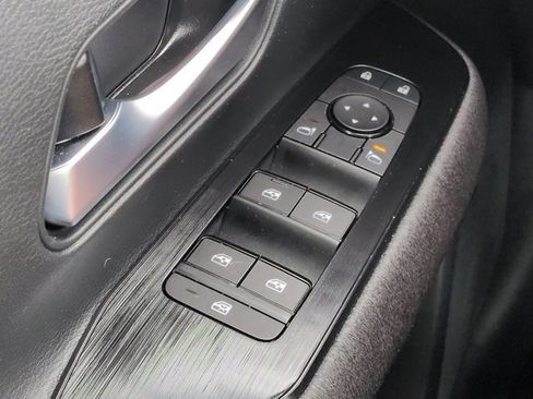 Used 2025 Nissan Kicks SV FWD image 18