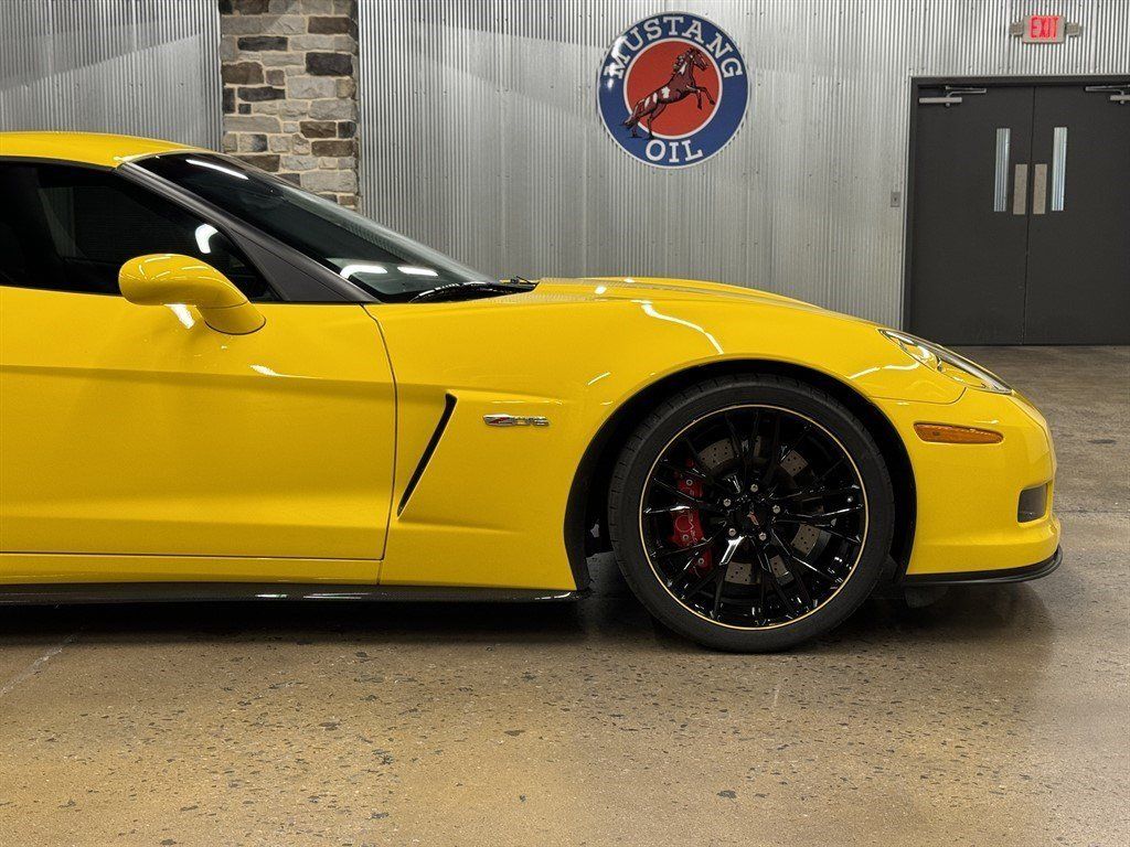 Used 2006 Chevrolet Corvette Z06 w/ Preferred Equipment Group RWD image 18