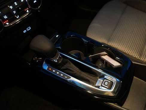 Certified 2025 Chevrolet Trax LT w/ LT Convenience Package image 16