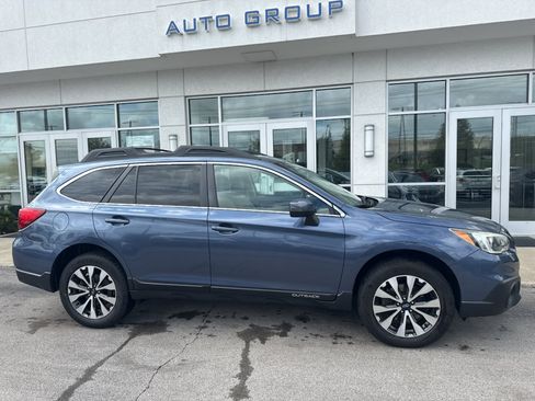 Used 2017 Subaru Outback 2.5i Limited AWD/4WD image 2