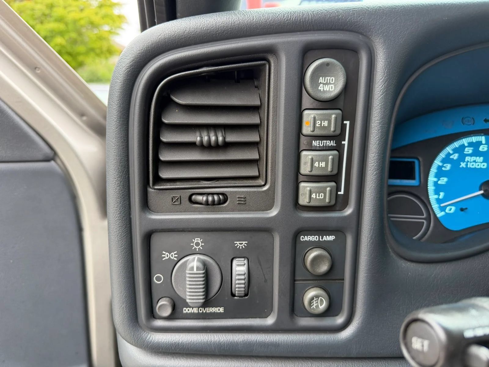 Used 2002 Chevrolet Avalanche 4x4 w/ Off-Road Suspension Pkg image 13