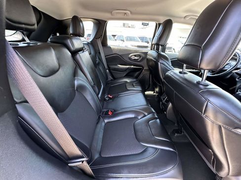 Used 2020 Jeep Cherokee Latitude Plus AWD/4WD image 25