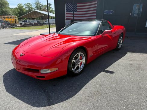 Used 2004 Chevrolet Corvette Coupe RWD image 2