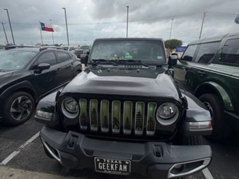 Used 2022 Jeep Wrangler Unlimited Sahara w/ Cold Weather Group AWD/4WD image 10
