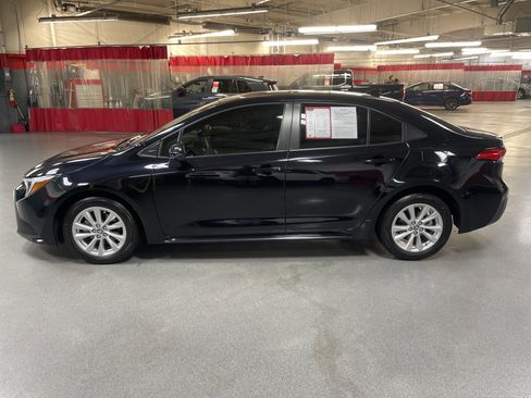 Used 2023 Toyota Corolla LE w/ LE Premium Package image 7