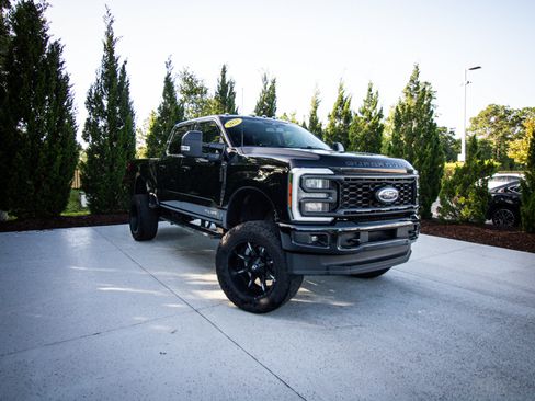 Used 2023 Ford F250 Lariat w/ Lariat Ultimate Package AWD/4WD image 2