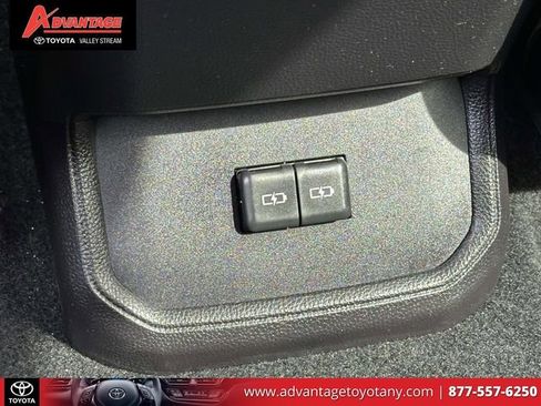 Used 2024 Toyota Highlander XSE image 17