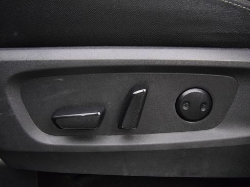 Used 2025 Nissan Pathfinder SV AWD/4WD image 28