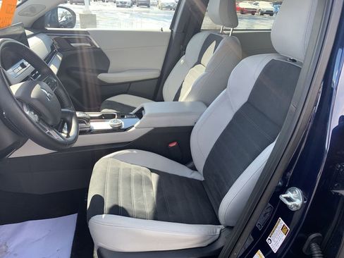 Used 2025 Mitsubishi Outlander SE image 11