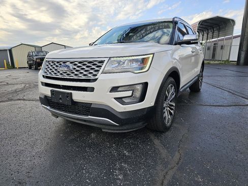 Used 2017 Ford Explorer Platinum AWD/4WD image 2