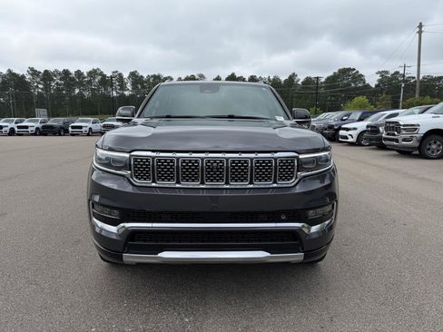 Used 2023 Jeep Grand Wagoneer Series III AWD/4WD image 2