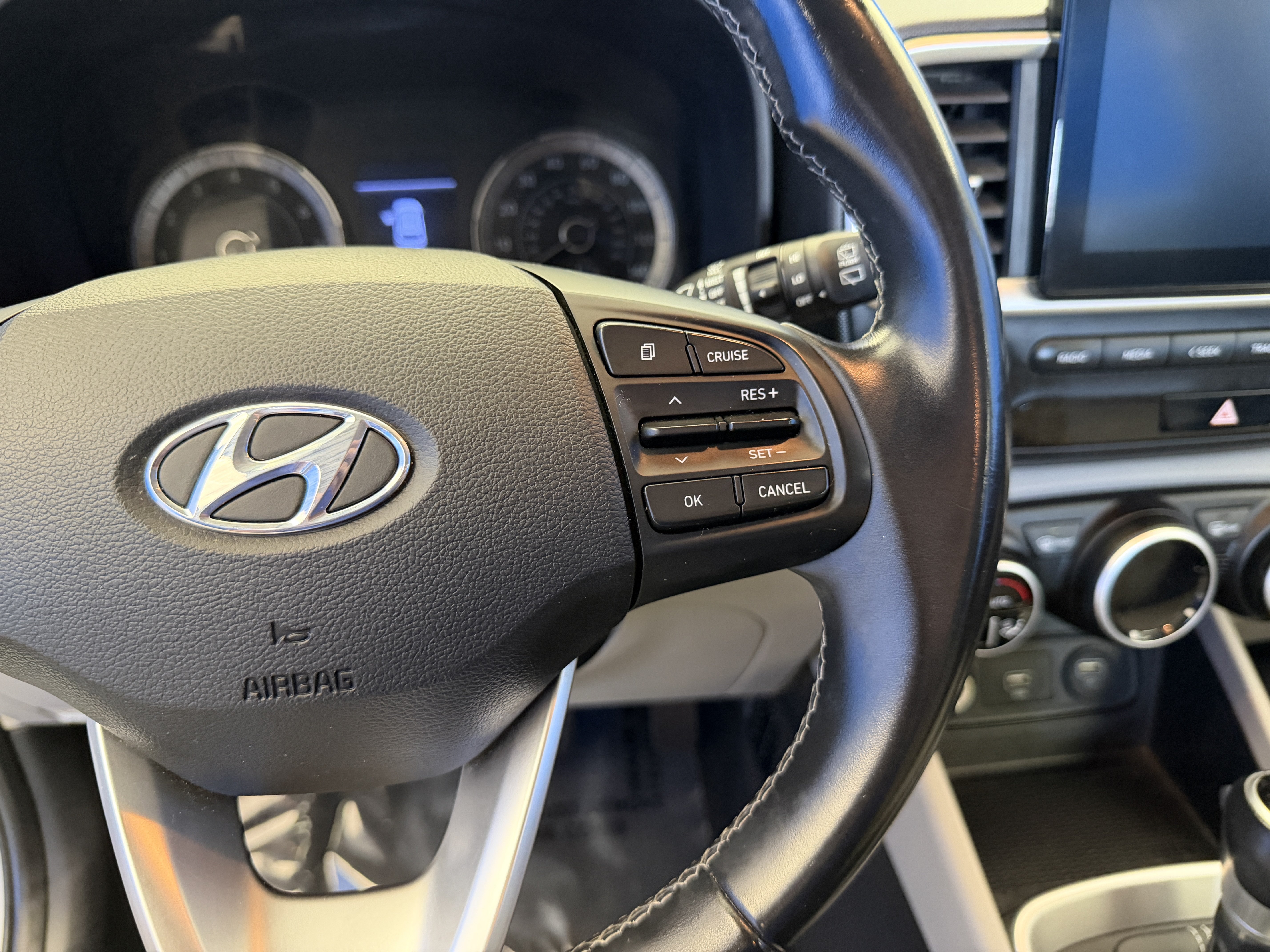 Used 2021 Hyundai Venue SEL FWD image 15