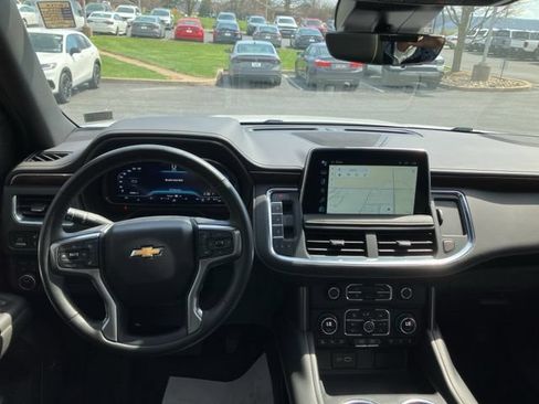 Used 2023 Chevrolet Suburban Premier w/ Premium Package 2 AWD/4WD image 18