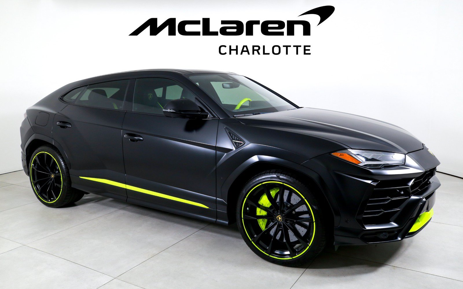 Used 2022 Lamborghini Urus AWD/4WD image 2