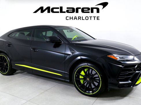 Used 2022 Lamborghini Urus AWD/4WD image 2
