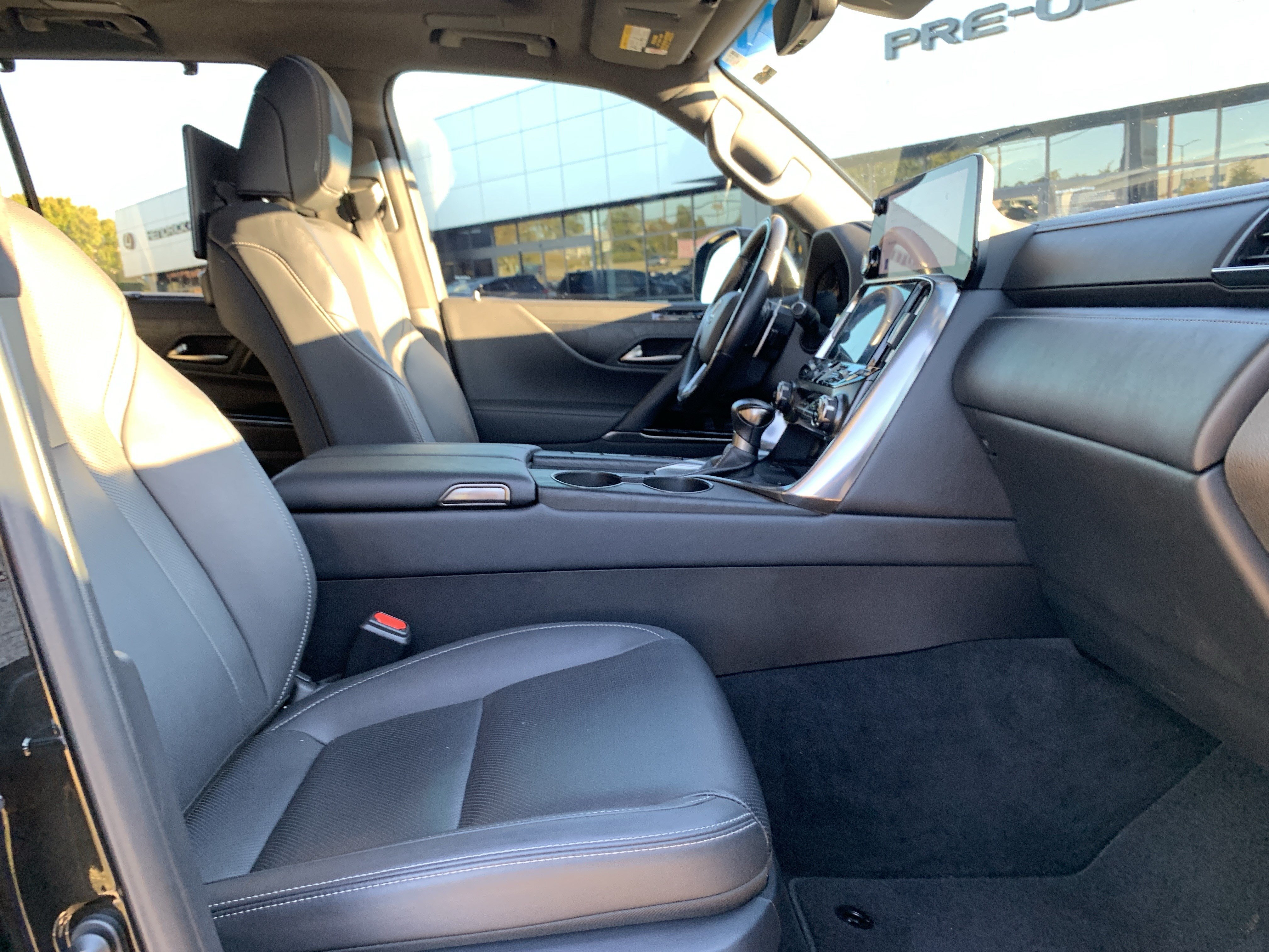 Used 2022 Lexus LX 600 4WD w/ Accessory Package (Z1) image 35