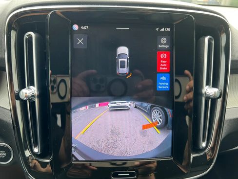 Used 2023 Volvo XC40 B4 Core FWD image 22