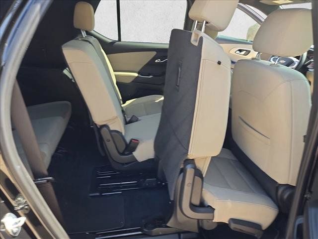 Used 2023 Chevrolet Traverse LS FWD image 21