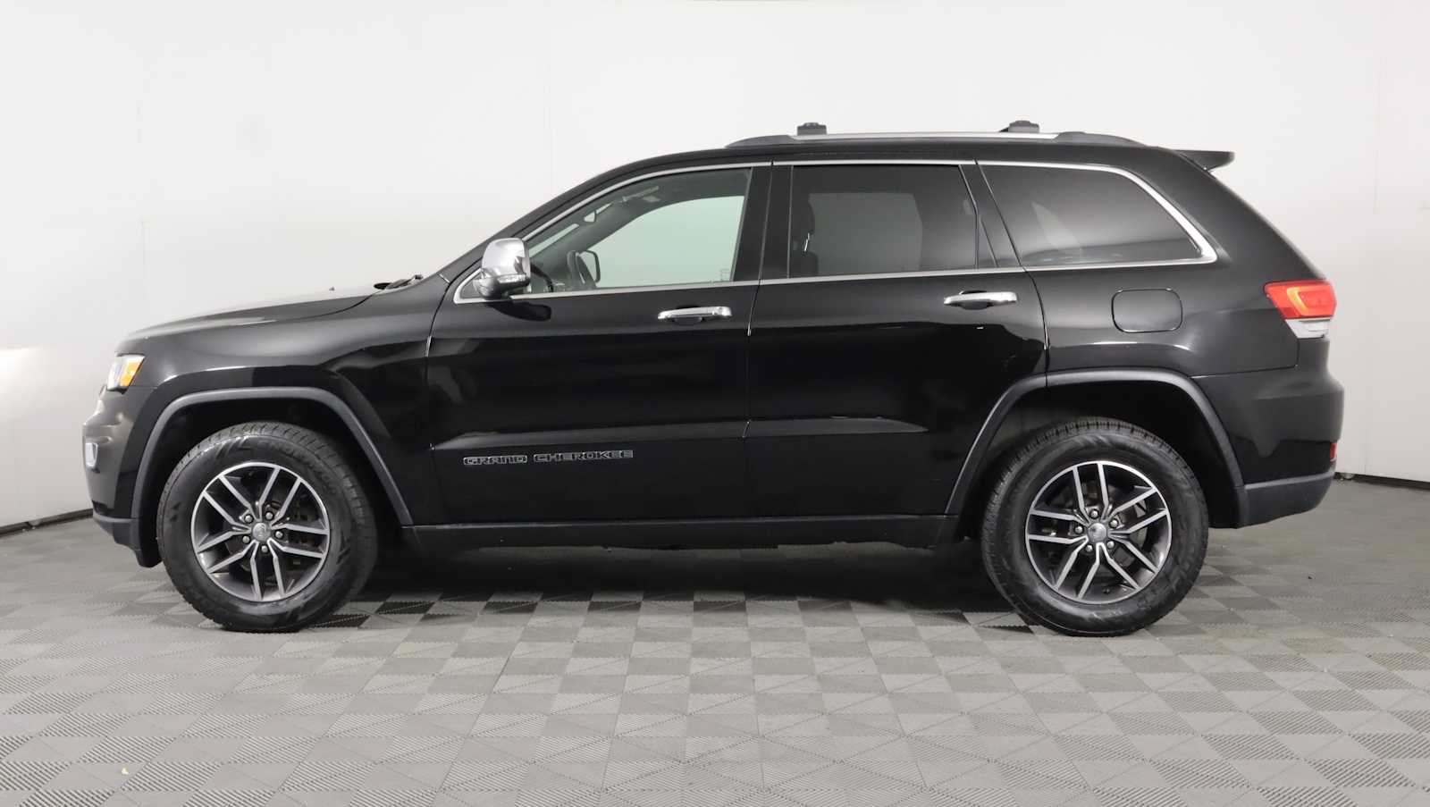 Used 2018 Jeep Grand Cherokee Limited AWD/4WD image 8