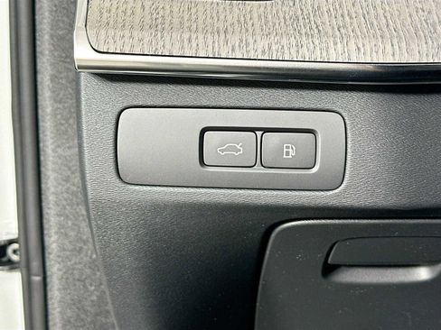 New 2025 Volvo XC90 T8 Ultra w/ Protection Package Premier image 10