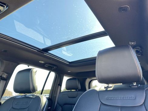 Used 2023 Jeep Grand Cherokee Overland w/ Luxury Tech Group IV image 10