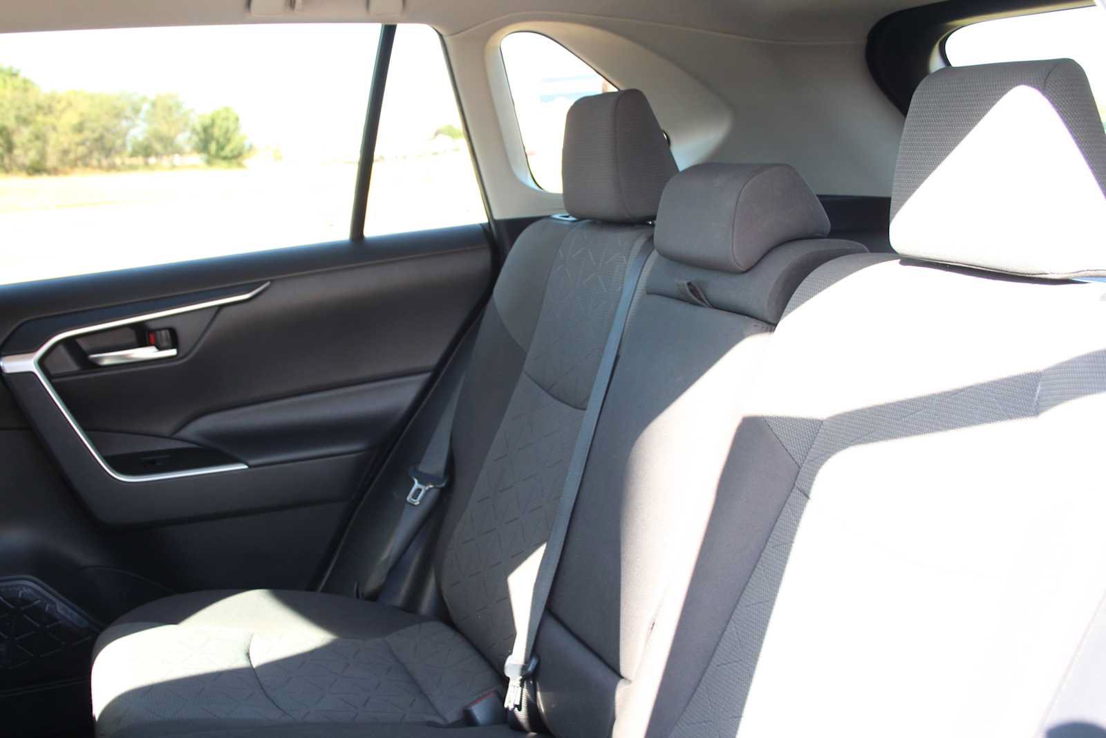 Used 2020 Toyota RAV4 XLE FWD image 27