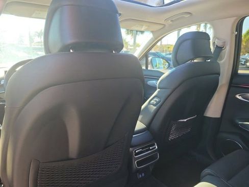 Used 2026 Genesis GV70 2.5T Select image 12