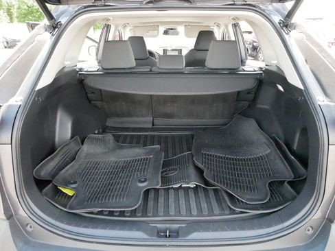 Used 2022 Toyota RAV4 XLE w/ Convenience Package AWD/4WD image 18