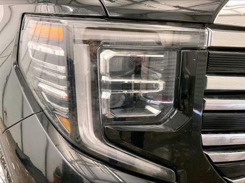 Used 2022 GMC Sierra 1500 SLT w/ SLT Premium Plus Package AWD/4WD image 27