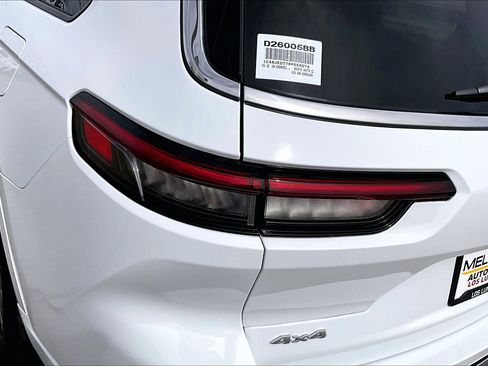 Used 2024 Jeep Grand Cherokee L Overland w/ Luxury Tech Group IV image 23